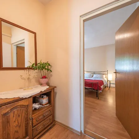 Vlasta-1 By Interhome Appartement *